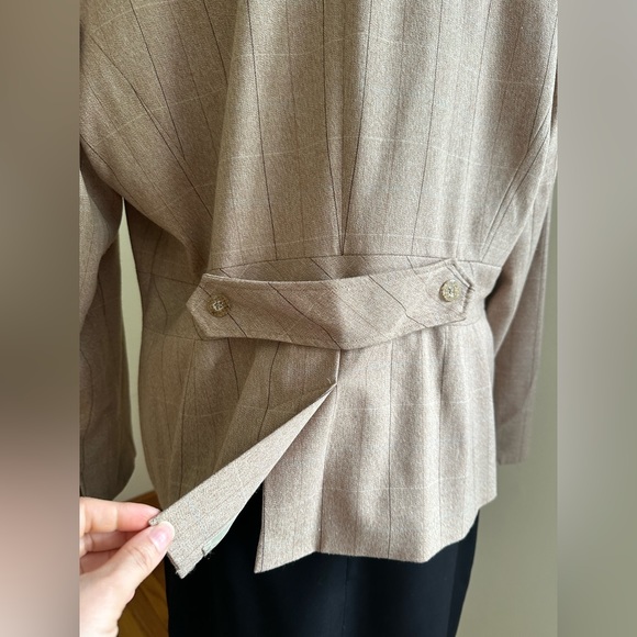 Signature By Larry Levine one Button TanBlazer Chalk Stripe Fabric Jacket SZ 18 - Picture 9 of 16